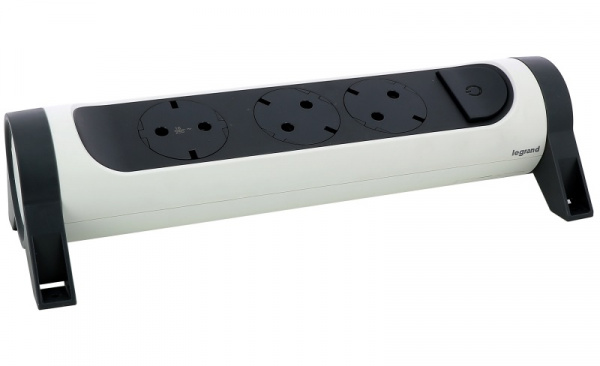 Удлинитель Legrand Revolution Комфорт Бело-черный 3x2К+З с выкл., без кабеля, плоские розетки, фиксируемый поворотный блок